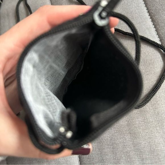 Thai Elephant Card Holder/Coin Purse With Strap - Picture 5 of 5